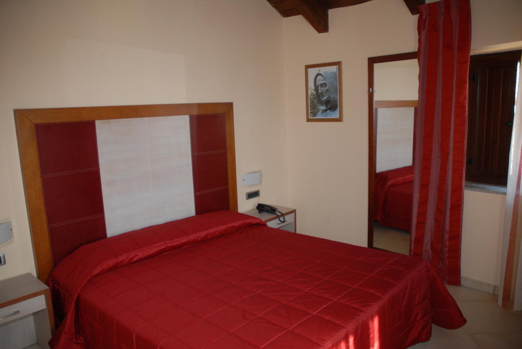 Hotel Conte Ruggero Serra San Bruno Rum bild