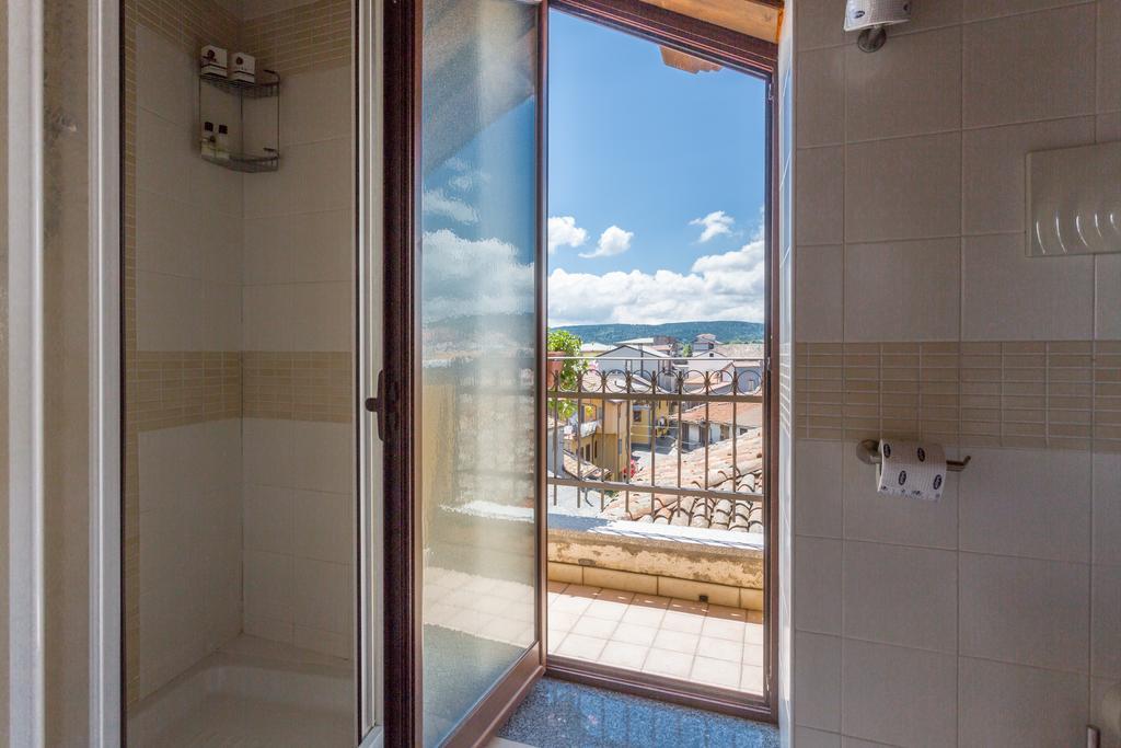 Hotel Conte Ruggero Serra San Bruno Exteriör bild