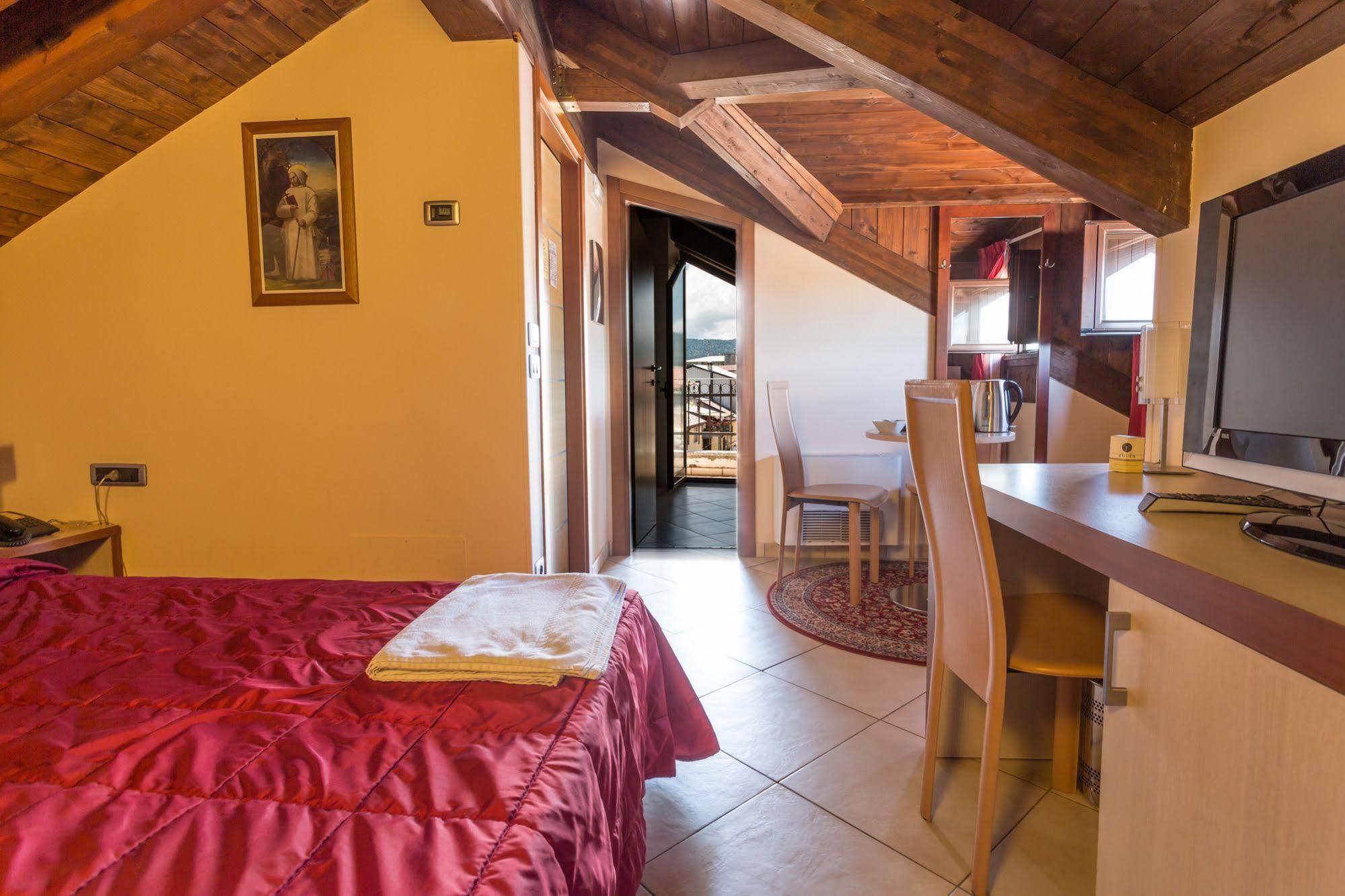 Hotel Conte Ruggero Serra San Bruno Exteriör bild