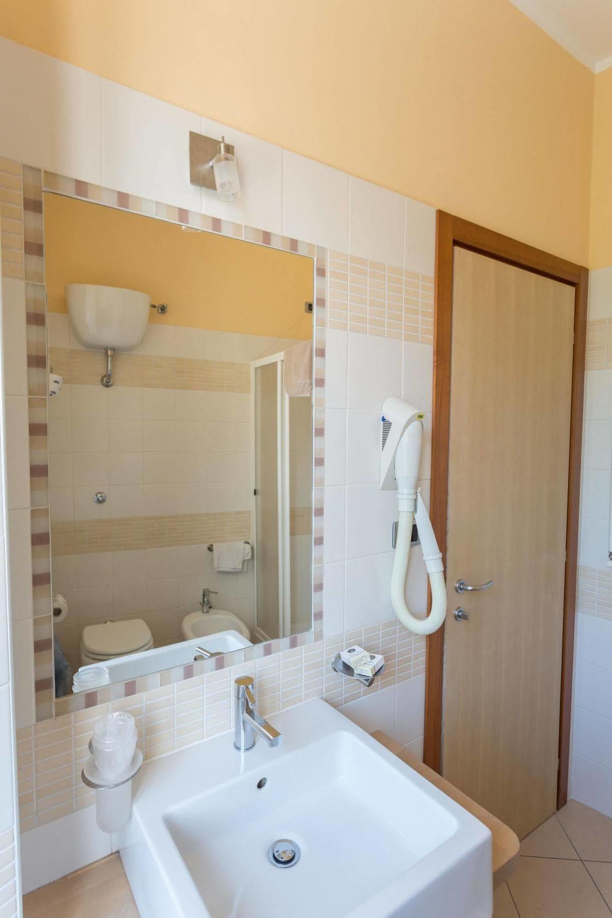 Hotel Conte Ruggero Serra San Bruno Exteriör bild