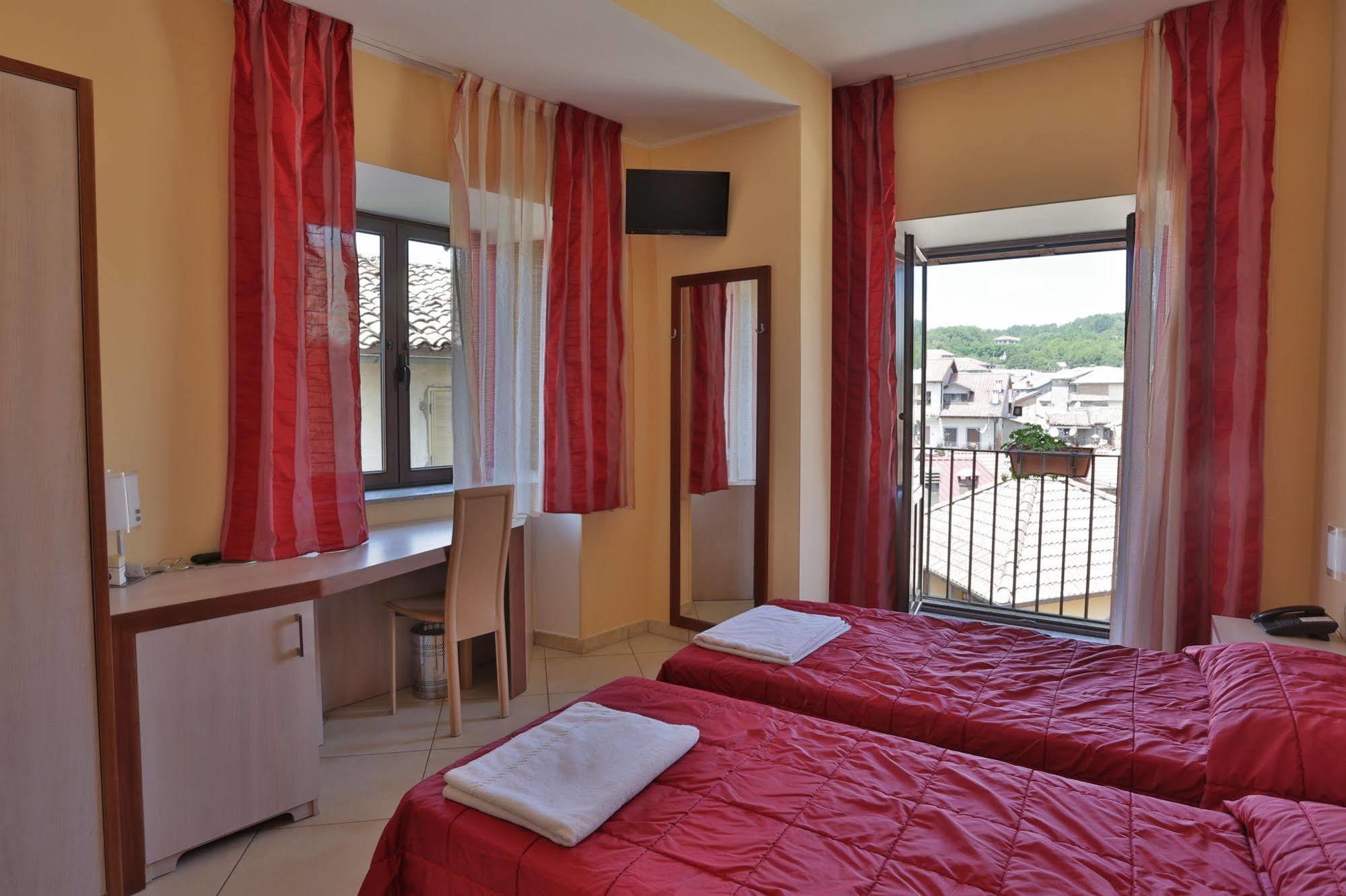 Hotel Conte Ruggero Serra San Bruno Exteriör bild