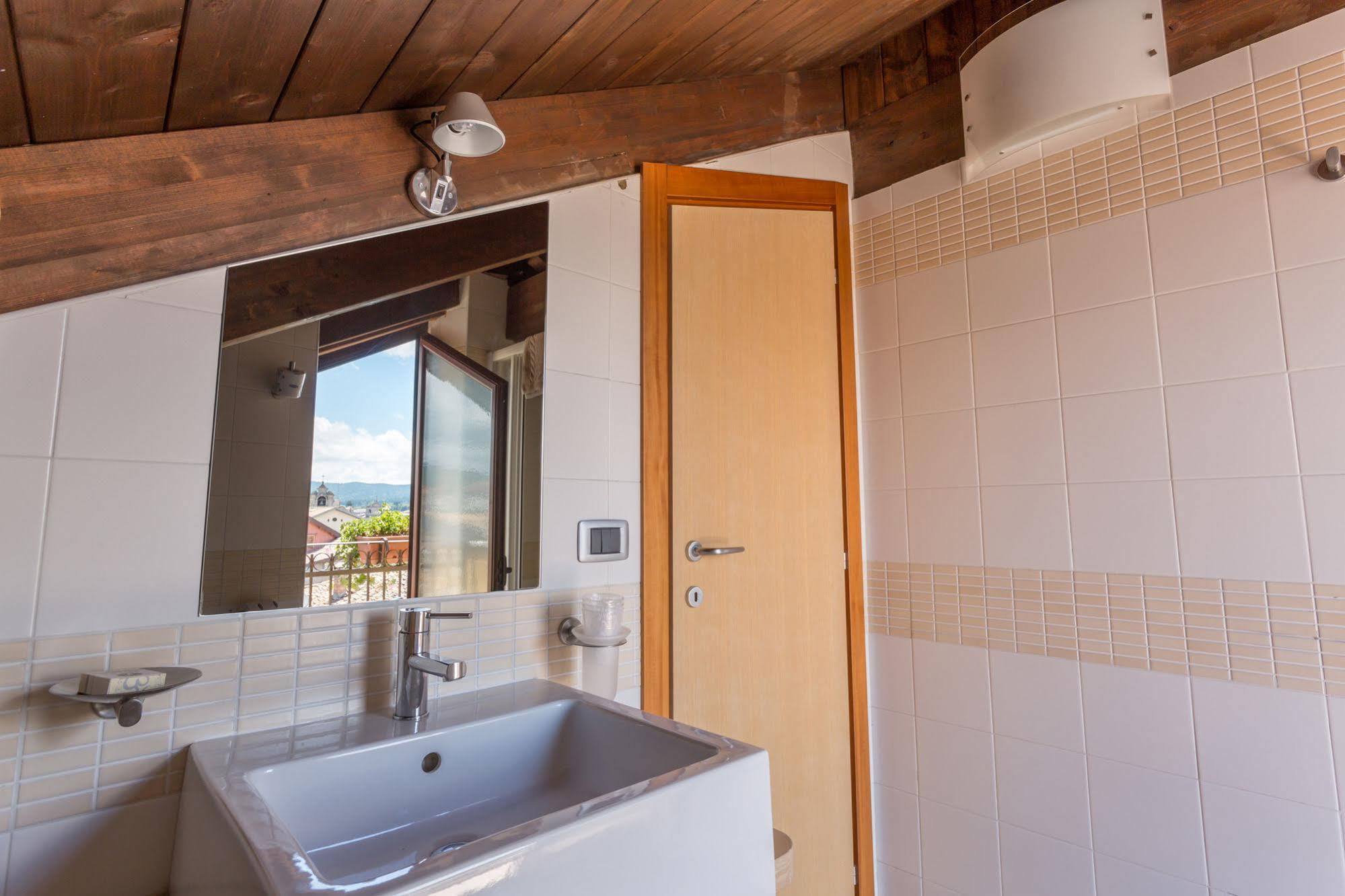 Hotel Conte Ruggero Serra San Bruno Exteriör bild